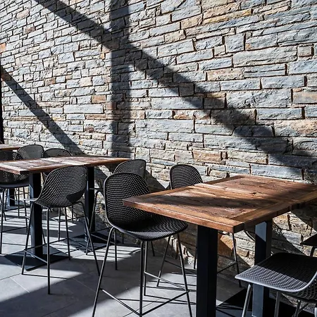 Hotel Llivia ホテル 3*