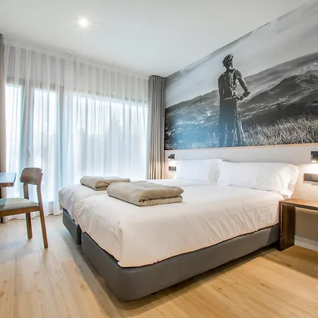 ホテル Hotel Llivia リヴィア