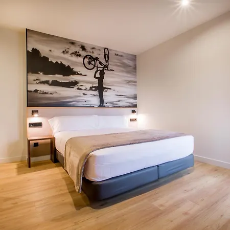 Hotel Llivia ホテル リヴィア