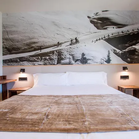 ホテル Hotel Llivia