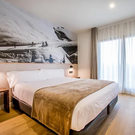 Hotel Llivia ホテル