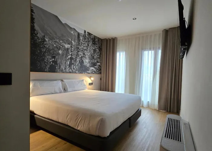Hotel Llivia Hotel 3*